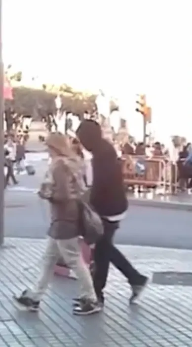 15 ANIVERSARIO #art #arteurbano #arte #artecallejero #artedecalle 15 aniversario – street art in Barcelona: scene from the Art Is Trash video by Francisco de Pájaro