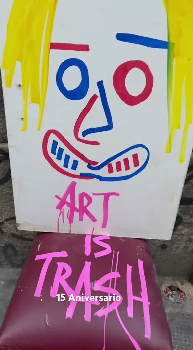 15 años en la basura – street art in Barcelona: scene from the Art Is Trash video by Francisco de Pájaro