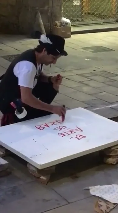 3 de junio de 2022 – street art in Barcelona: scene from the Art Is Trash video by Francisco de Pájaro