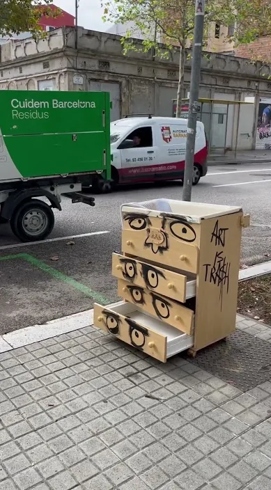 Abandonados. www. es – street art: scene from the Art Is Trash video by Francisco de Pájaro