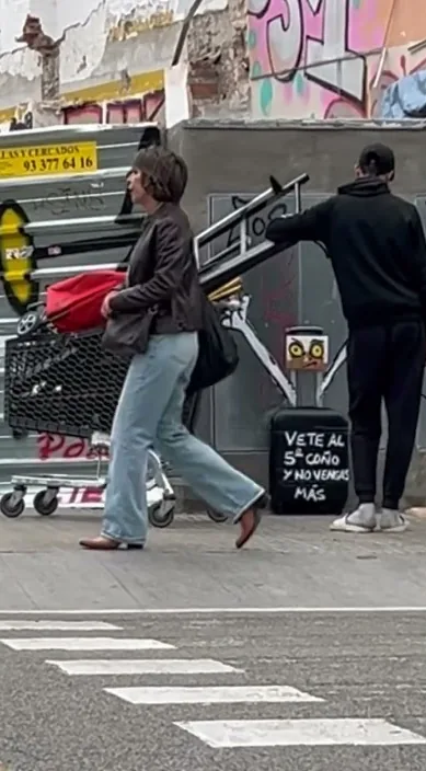 Al quinto www. es – street art in Barcelona: scene from the Art Is Trash video by Francisco de Pájaro