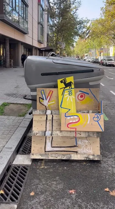 Amarillo – street art in Barcelona: scene from the Art Is Trash video by Francisco de Pájaro
