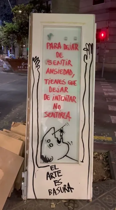 ANSIEDAD #arteurbano #trashart #franciscodepajaro #art Ansiedad – street art in Barcelona: scene from the Art Is Trash video by Francisco de Pájaro