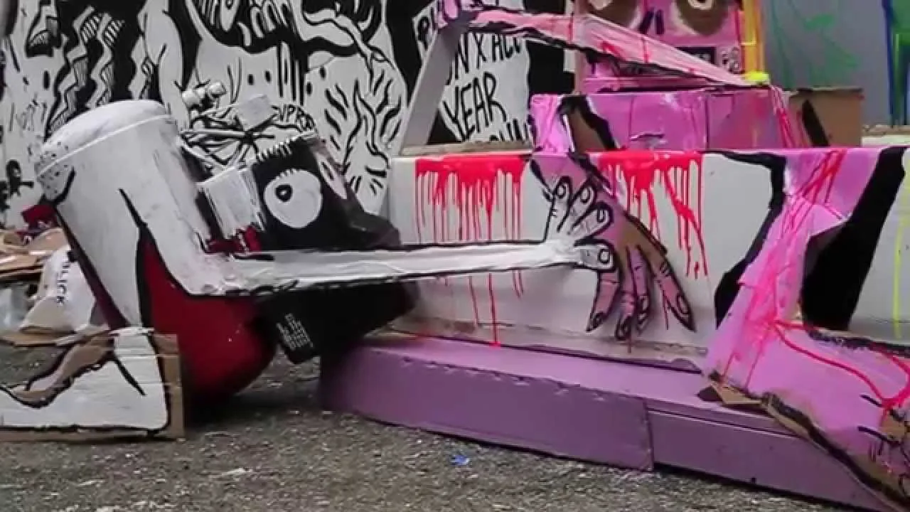 – street art in New York: scene from the Art Is Trash video by Francisco de Pájaro