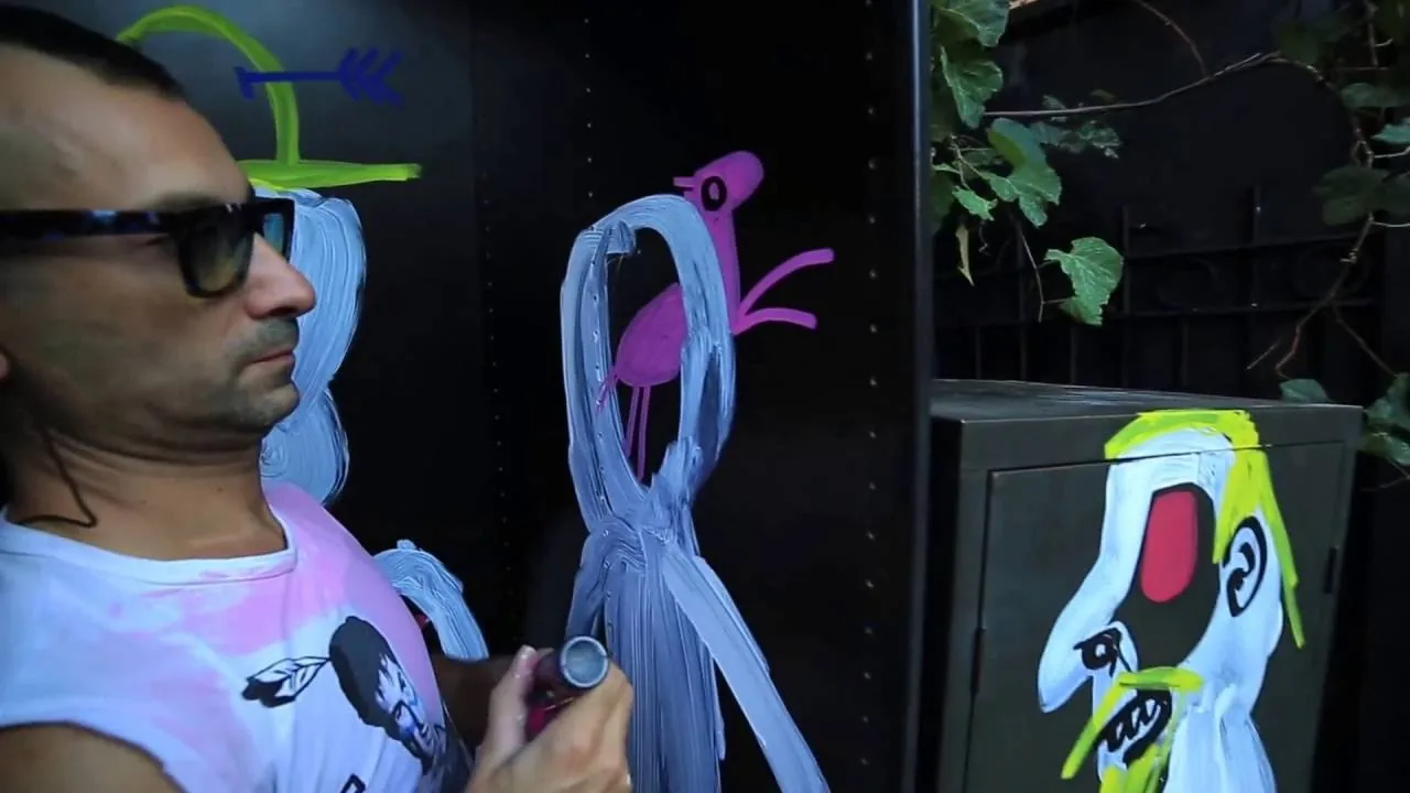 – street art in New York: scene from the Art Is Trash video by Francisco de Pájaro