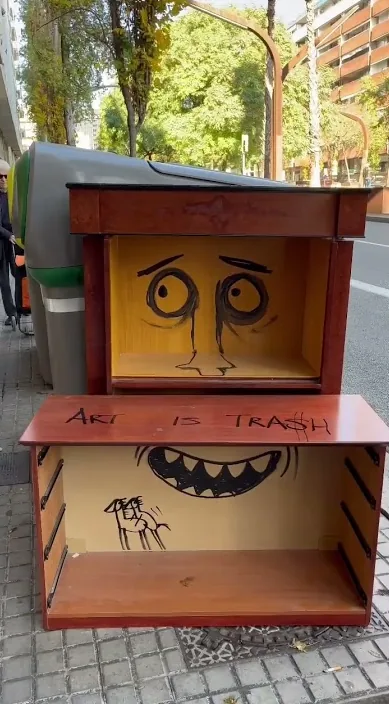 Art Trash - Trash Art – street art in Barcelona: scene from the Art Is Trash video by Francisco de Pájaro