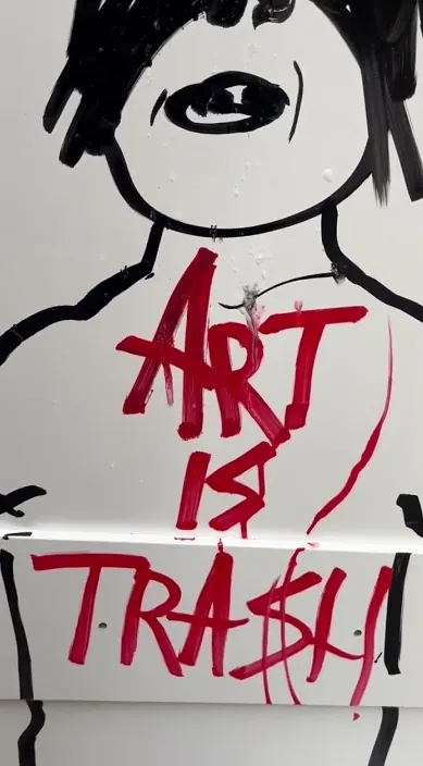 ART www. es – street art in Barcelona: scene from the Art Is Trash video by Francisco de Pájaro