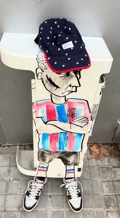 Arte de combate – street art in Barcelona: scene from the Art Is Trash video by Francisco de Pájaro