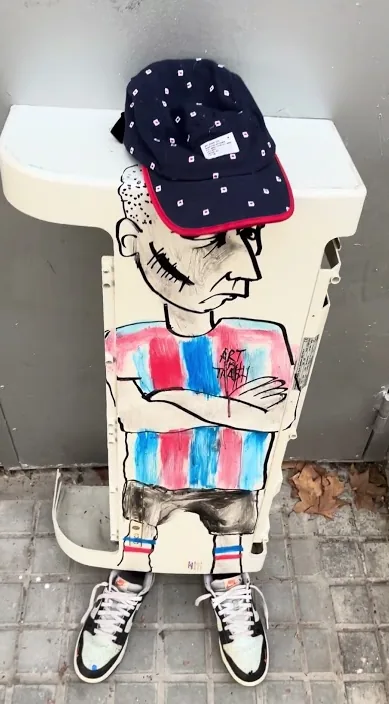 Arte de combate – street art in Barcelona: scene from the Art Is Trash video by Francisco de Pájaro