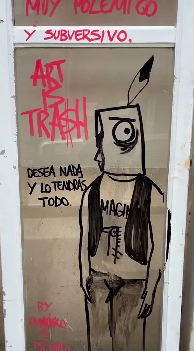Autobiografía es – street art: scene from the Art Is Trash video by Francisco de Pájaro