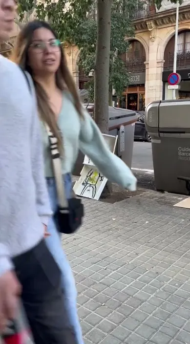 Balada de trompeta es – street art: scene from the Art Is Trash video by Francisco de Pájaro