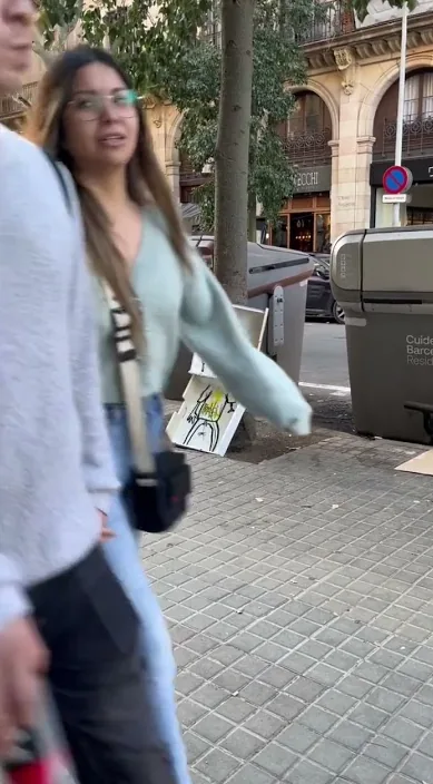 Balada de trompeta es – street art: scene from the Art Is Trash video by Francisco de Pájaro