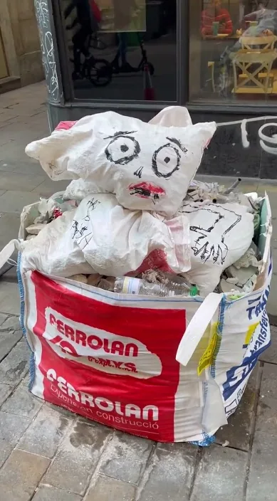 Bcn – street art: scene from the Art Is Trash video by Francisco de Pájaro