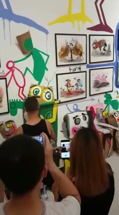 Beijing. es – street art in Barcelona: scene from the Art Is Trash video by Francisco de Pájaro