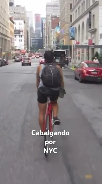 Cabalgando por NYC. www. es – street art: scene from the Art Is Trash video by Francisco de Pájaro