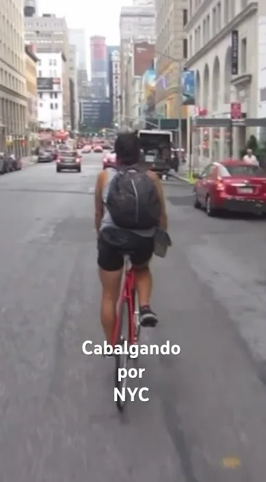 Cabalgando por NYC. www. es – street art: scene from the Art Is Trash video by Francisco de Pájaro