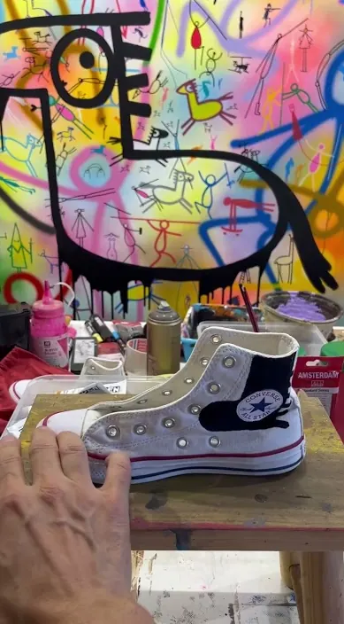 Converse trash. www. es – street art in Barcelona: scene from the Art Is Trash video by Francisco de Pájaro