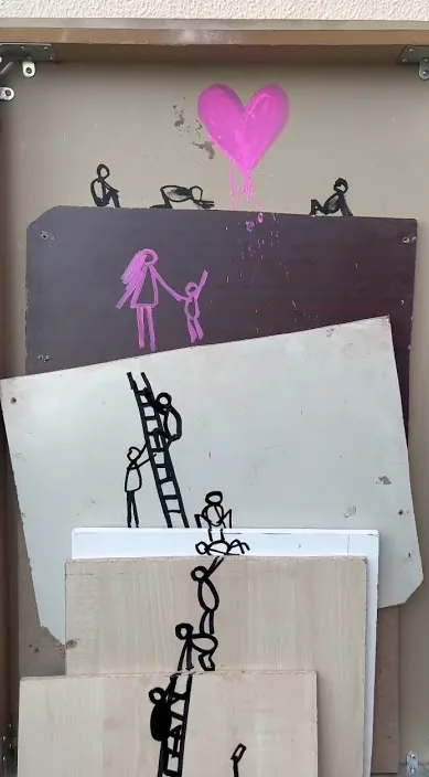 Corazón es – street art in Barcelona: scene from the Art Is Trash video by Francisco de Pájaro
