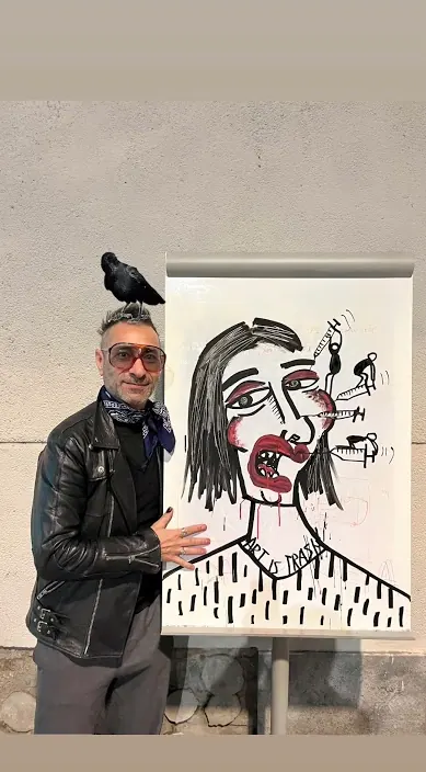 CROW #arteurbano #art #franciscodepajaro Crow – street art in Barcelona: scene from the Art Is Trash video by Francisco de Pájaro