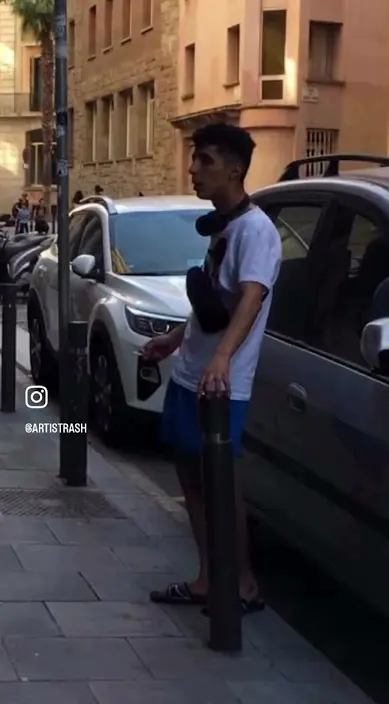 ‼️CUIDADO ‼️ #art #franciscodepajaro #arteurbano #streetart Cuidado – street art in Barcelona: scene from the Art Is Trash video by Francisco de Pájaro