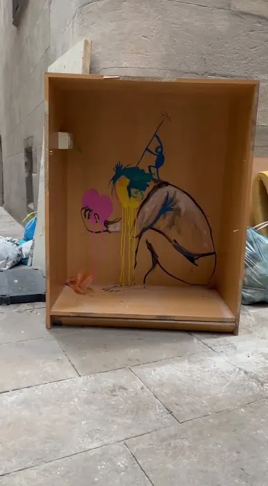 Desposeído de amor es – street art: scene from the Art Is Trash video by Francisco de Pájaro
