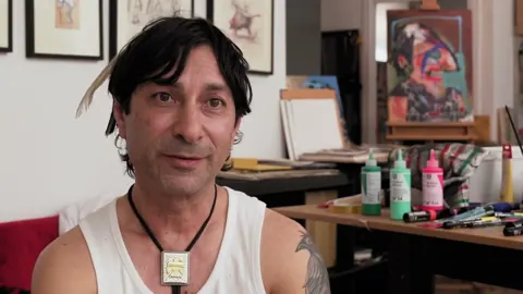 Documental – street art in Barcelona: scene from the Art Is Trash video by Francisco de Pájaro