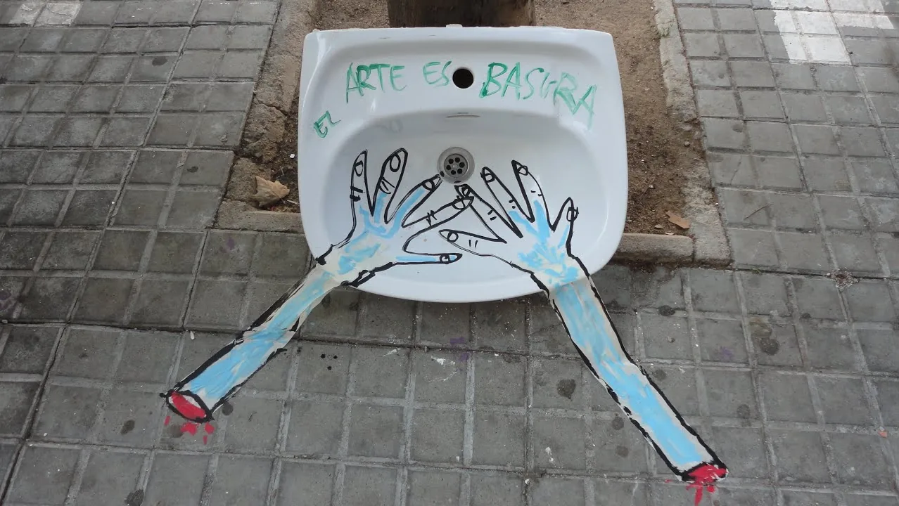 Documental – street art in Barcelona: scene from the Art Is Trash video by Francisco de Pájaro