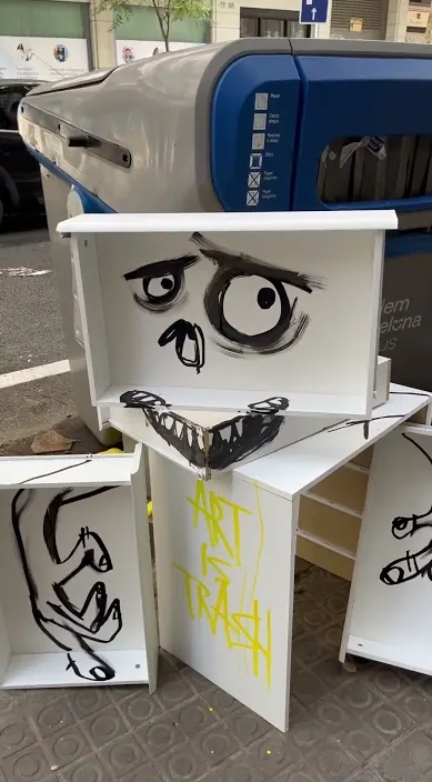 DOMINGO www. es – street art in Barcelona: scene from the Art Is Trash video by Francisco de Pájaro