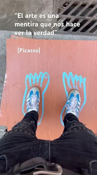 “EL ARTE ES UNA MENTIRA…#franciscodepajaro #art #arteurbano “el arte es una mentira – street art in Barcelona: scene from the Art Is Trash video by Francisco de Pájaro