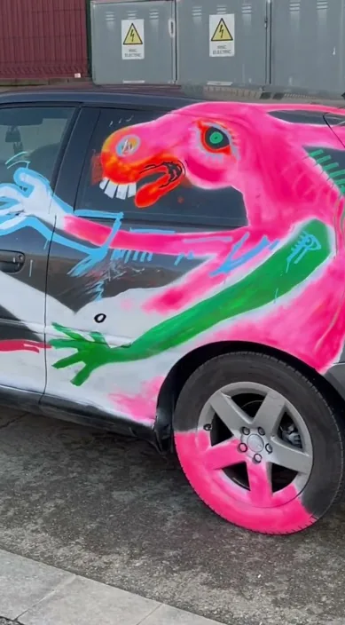 El coche fantástico – street art in Barcelona: scene from the Art Is Trash video by Francisco de Pájaro