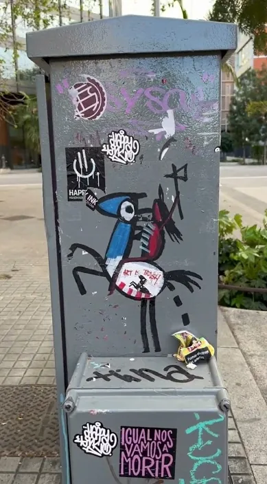 El guerrero callejero www. es – street art in Barcelona: scene from the Art Is Trash video by Francisco de Pájaro