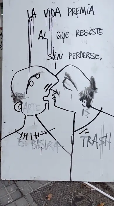 EL PREMIO #franciscodepajaro #art #arteurbano #trashart #arte El premio – street art in Barcelona: scene from the Art Is Trash video by Francisco de Pájaro