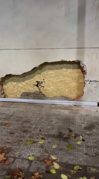 EMPAREDADO #franciscodepajaro #art #arteurbano Emparedado – street art in Barcelona: scene from the Art Is Trash video by Francisco de Pájaro