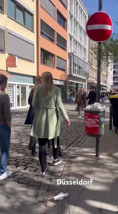 En el mercado de düsseldorf – street art: scene from the Art Is Trash video by Francisco de Pájaro