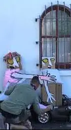 en Galway – street art in Barcelona: scene from the Art Is Trash video by Francisco de Pájaro