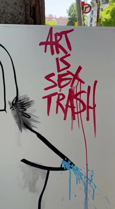 Erotica – street art in Barcelona: scene from the Art Is Trash video by Francisco de Pájaro