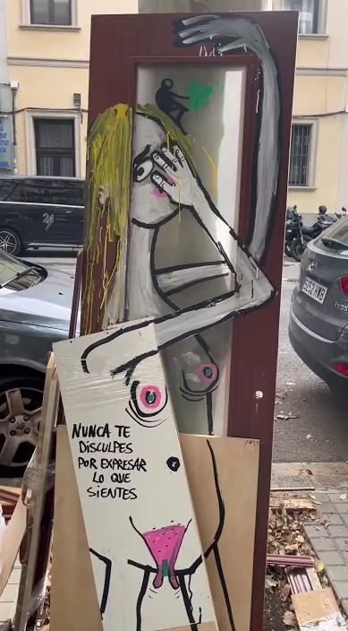 EXPRESAR LO QUE SIENTES #arteurbano #art #trashart #franciscodepajaro #streetart Expresar lo que sientes – street art in Barcelona: scene from the Art Is Trash video by Francisco de Pájaro