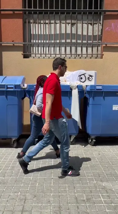 Ghost es – street art: scene from the Art Is Trash video by Francisco de Pájaro