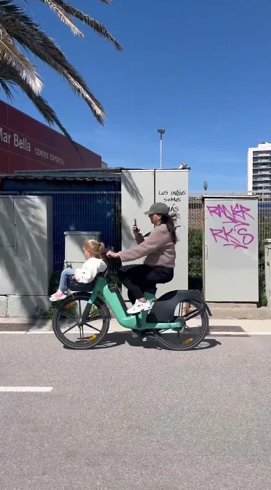 Indios – street art in Barcelona: scene from the Art Is Trash video by Francisco de Pájaro