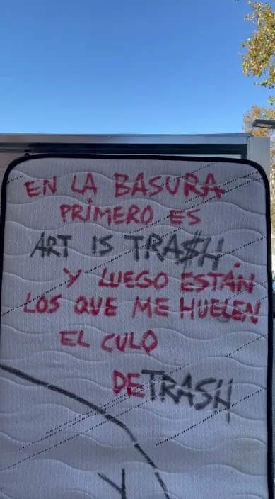 Inspirando. www. es – street art in Barcelona: scene from the Art Is Trash video by Francisco de Pájaro