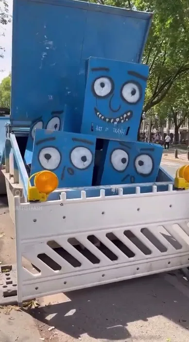 Instalación en düsseldorf – street art: scene from the Art Is Trash video by Francisco de Pájaro