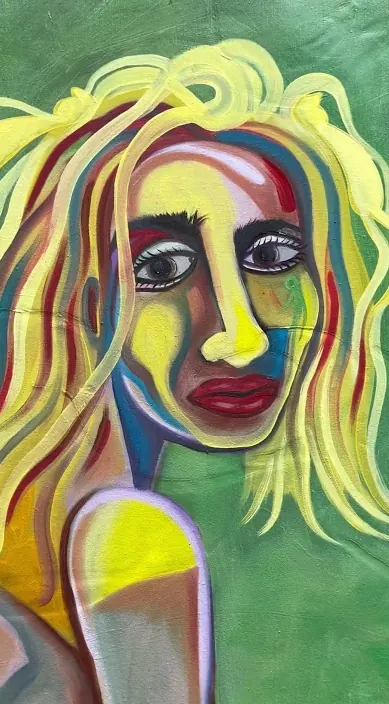 LA MÁS FEA #franciscodepajaro #art #arteurbano #streetart La más fea – street art in Barcelona: scene from the Art Is Trash video by Francisco de Pájaro