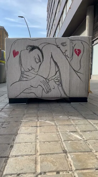 La ruptura â street art in Barcelona: scene from the Art Is Trash video by Francisco de PĂĄjaro