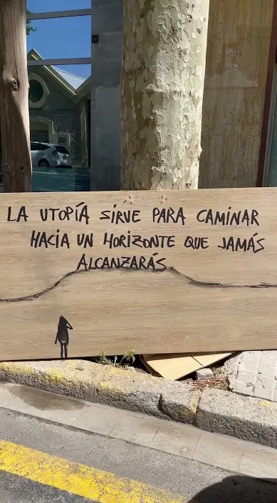 La utopía es – street art in Barcelona: scene from the Art Is Trash video by Francisco de Pájaro