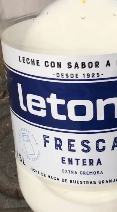 Leche fresca en la basura – street art in Barcelona: scene from the Art Is Trash video by Francisco de Pájaro