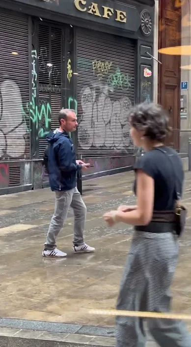 Lluvia – street art in Barcelona: scene from the Art Is Trash video by Francisco de Pájaro