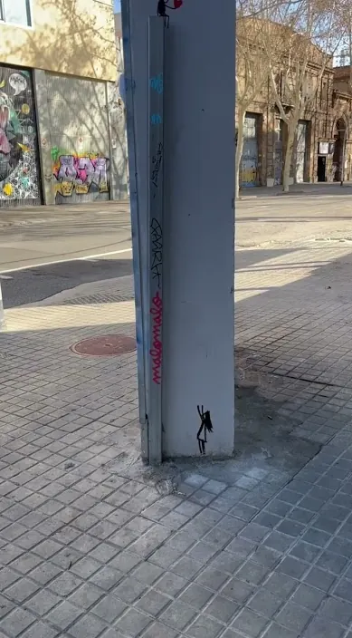 LOVE www. es – street art in Barcelona: scene from the Art Is Trash video by Francisco de Pájaro