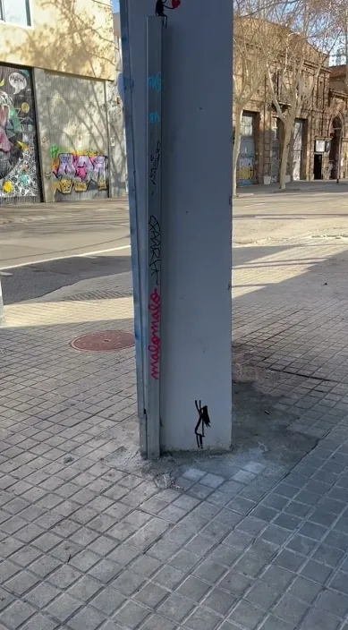 LOVE www. es – street art in Barcelona: scene from the Art Is Trash video by Francisco de Pájaro