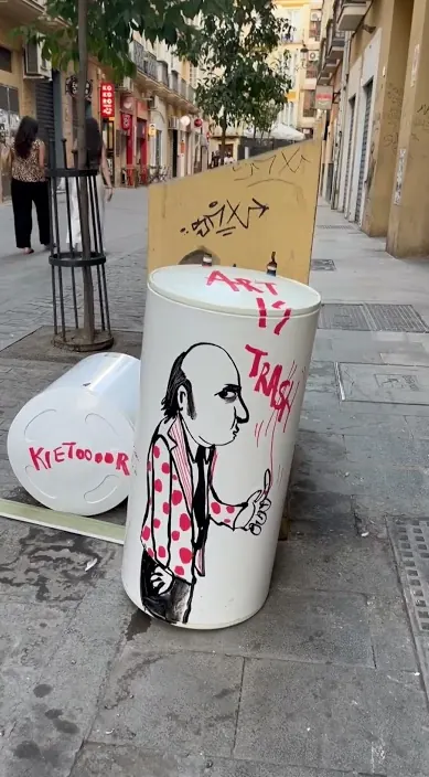 Málaga – street art in Barcelona: scene from the Art Is Trash video by Francisco de Pájaro