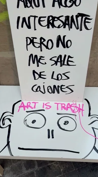 Mensaje importante – street art in Barcelona: scene from the Art Is Trash video by Francisco de Pájaro